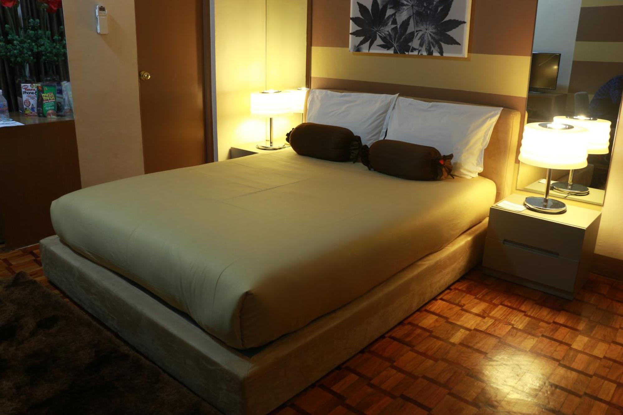 Prince Plaza II Condotel Makati City Exterior photo
